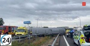 Accidente en la A-3: autobús sin ocupantes vuelca en la vía