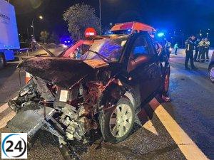 Hombre de 40 años se encuentra en grave estado tras ser expulsado de su vehículo durante accidente en Madrid.