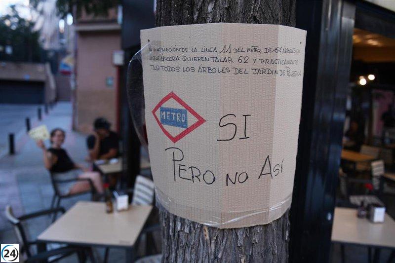 Vecinos indignados trasladarán queja sobre la controvertida tala de árboles en la línea 11 del Metro madrileño a la Unión Europea.
