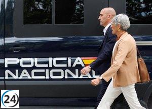 Cita a tres jugadoras y dos peritos el juez que investiga el polémico beso de Rubiales a Hermoso