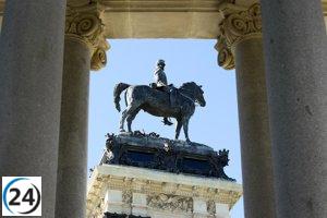 Madrid celebra el Día Mundial del Turismo en un evento lleno de reconocimientos, flores y material promocional, resaltando el éxito del sector.