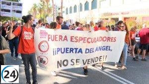 Vecinos de Latina, respaldados por el partido Más Madrid y PSOE, se movilizan contra la especulación urbanística en su vecindario.