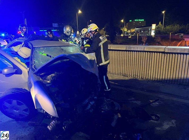 Dos jóvenes sufren grave accidente automovilístico en Alcalá - Un coche con cuatro ocupantes involucrado
