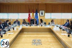 Tensión en la Asamblea durante minuto de silencio por Israel: Más Madrid muestra solidaridad con las víctimas civiles mientras Vox los desprecia.