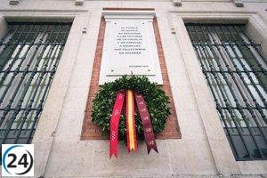 Homenajeo a víctimas del Covid-19 con corona de laurel en Real Casa de Correos.