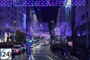 La emblemática bola de Navidad iluminará Plaza de España con el encendido de las luces en noviembre.