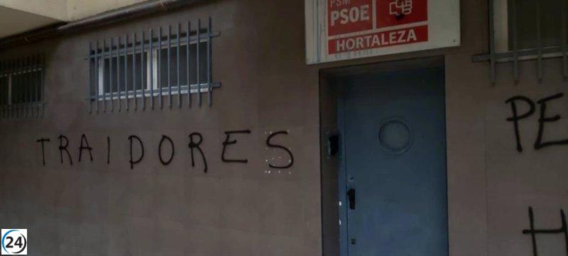 La sede del PSOE en Hortaleza recibe nuevos actos vandálicos que denuncian la traición de los socialistas