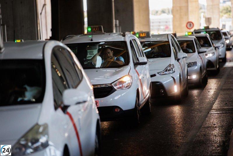La Comunidad aprueba las nuevas regulaciones del taxi: circulación las 24 horas, opción de compartir viajes y límite de 15 licencias por titular.