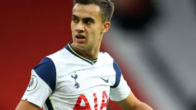Reguilón brilla en el Tottenham